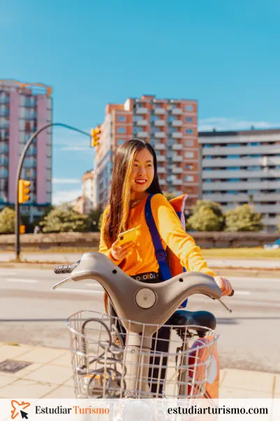 Definición de turismo sostenible - Turista en bicicleta