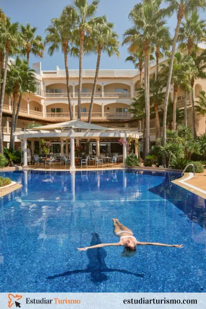 Qué tiene que tener un hotel para ser 5 estrellas - Piscina